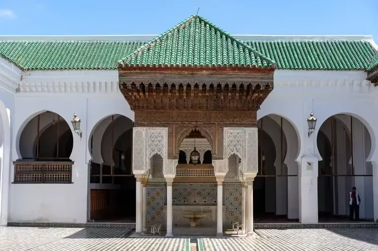 Pátio de Al Qarawiyyin em Fez