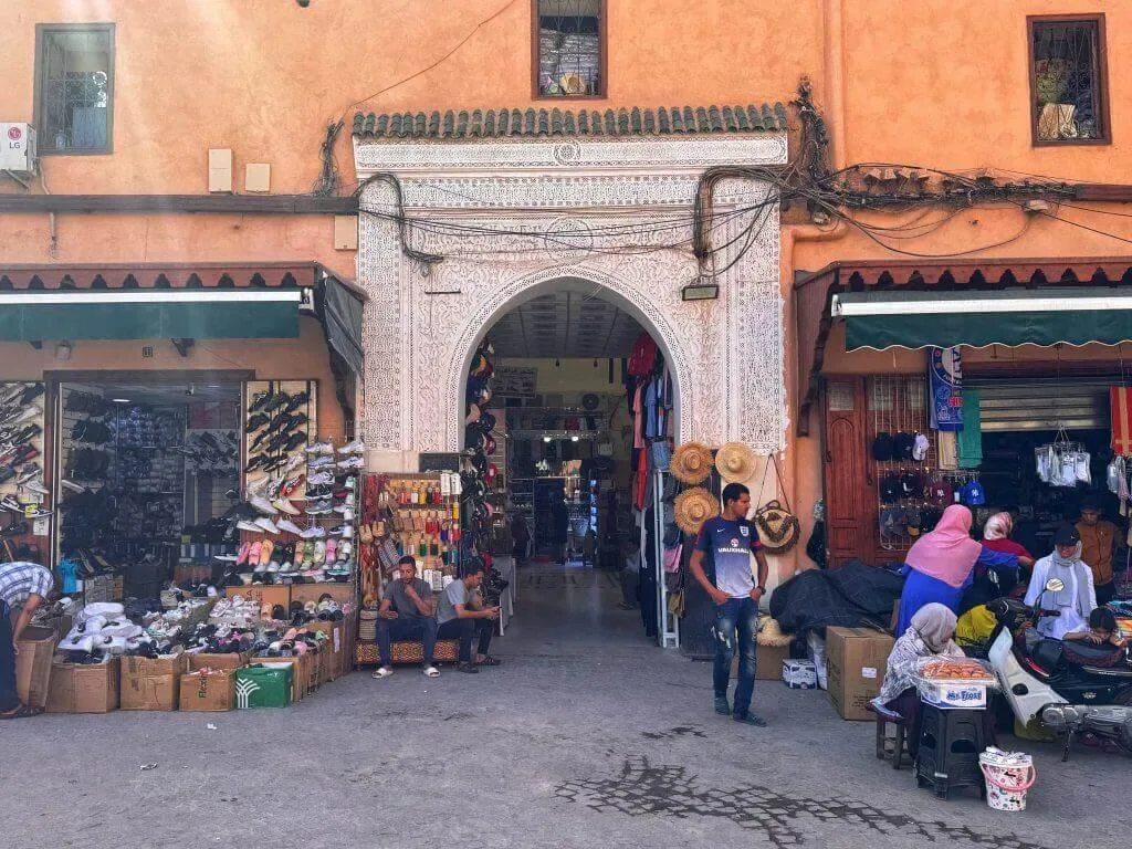 Porta do souk em Marrakech