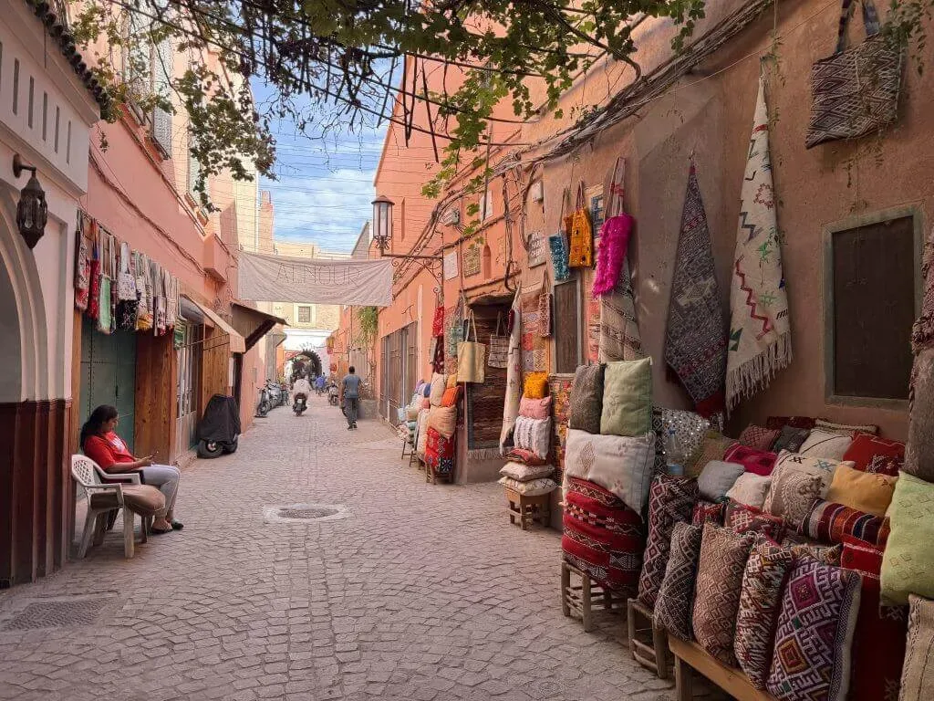 Rua do souk de Marrakech